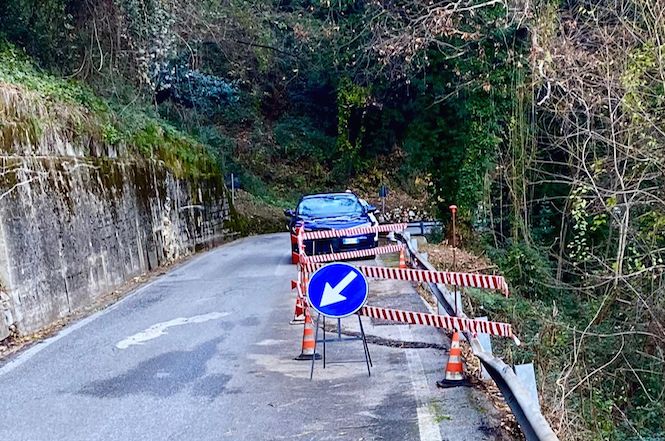 Stazzema: la Provincia chiederà soldi alla Regione per sistemare la frana sulla provinciale 42