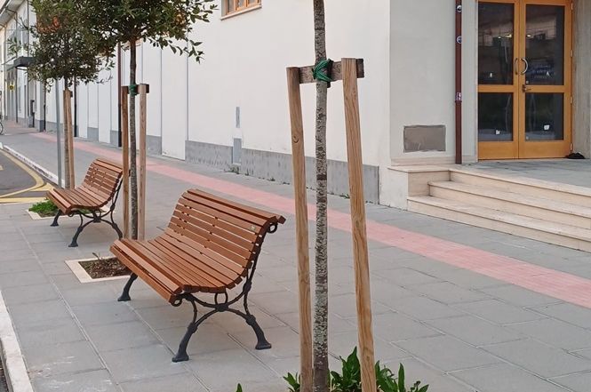 Acquisto e ristrutturazione delle panchine a Seravezza