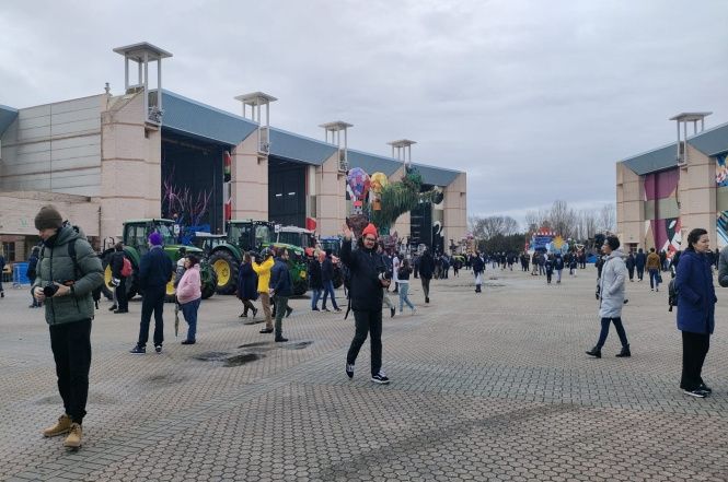 Non piove e la Cittadella si anima in attesa dell'uscita dei carri, prevista per le 12