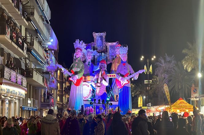 I "nuovi vecchi" secondo Roberto Vannucci sfilano in piazza Mazzini