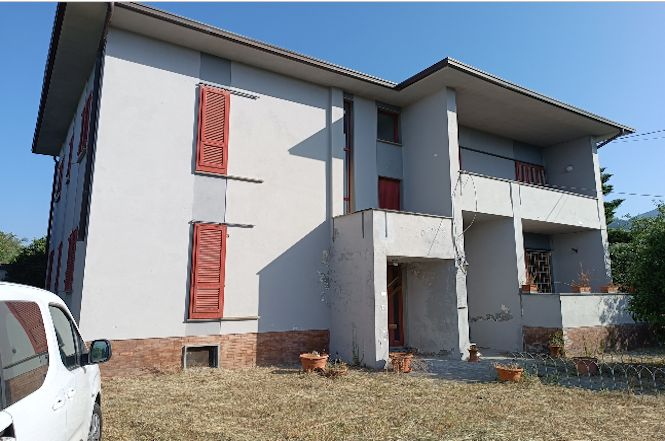 Tempo fino al 15 marzo per aggiudicarsi la ex casa di Sirio Giannini