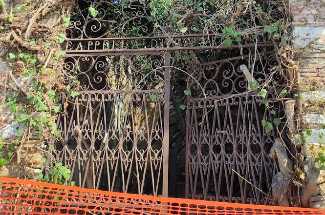 Proseguono i lavori per la bonifica del vecchio cimitero di Querceta
