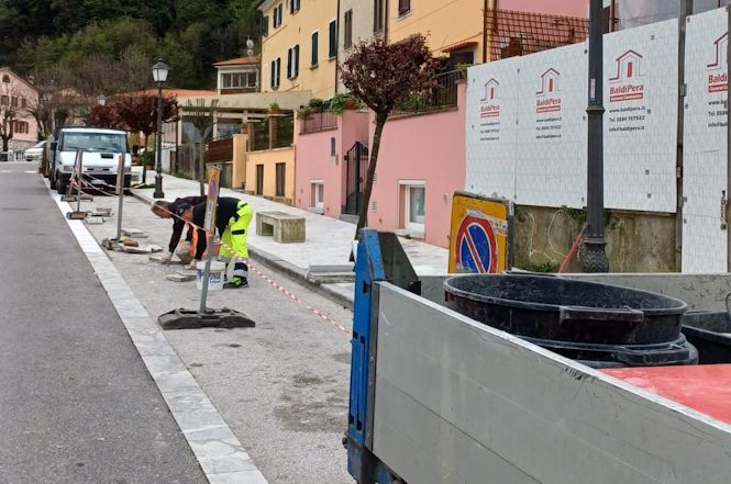 Seravezza, piazza Carducci tirata a lucido