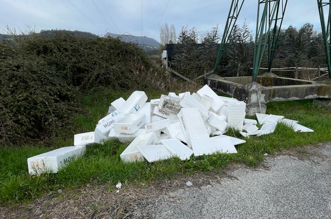 Individuati e sanzionati gli autori dell'abbandono di rifiuti alla Sassaia
