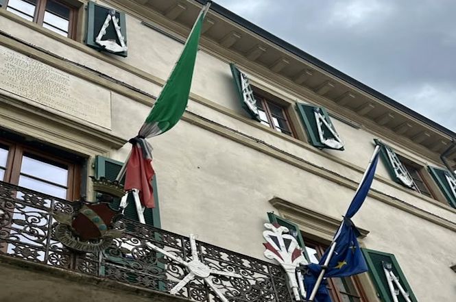 A Camaiore oggi lutto cittadino per lìincidente mortale sul lavoro di lunedi scorso