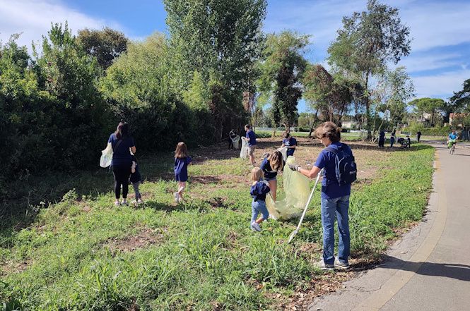 Pietrasanta, sabato “per la terra” con l’associazione PlasticFree