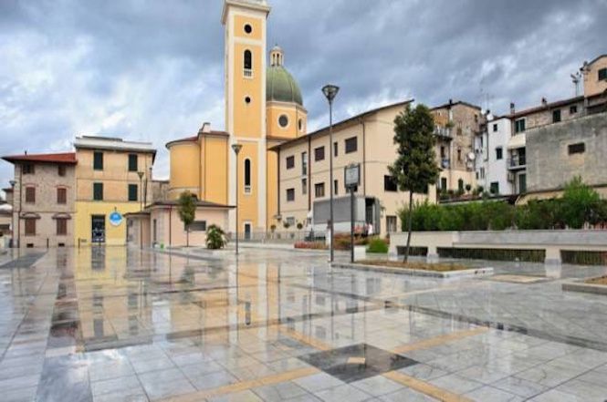 Querceta, iniziati oggi gli interventi di rifacimento di piazza Pertini