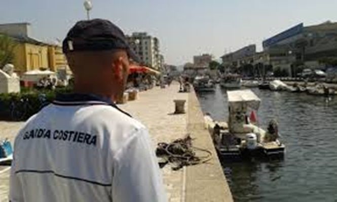 Porto di Viareggio: imbarcazione sversa accidentalmente olio in mare