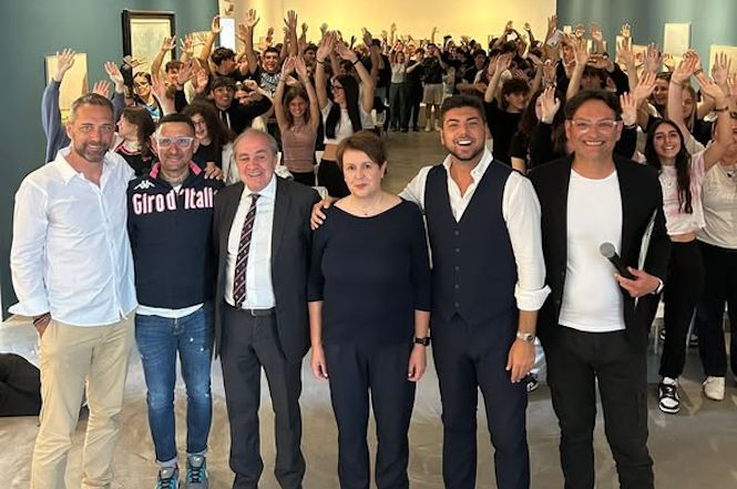 In attesa del Giro, gli studenti hanno incontrato tecnici e organizzatori della corsa rosa