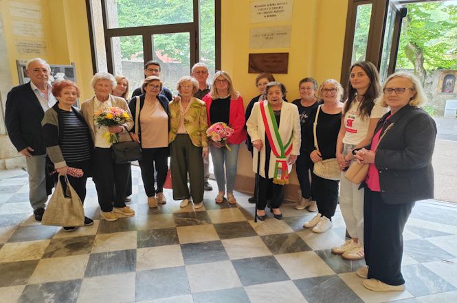 Targa in memoria di Elena Mancini, fondatrice dell'associazione "il Grano"