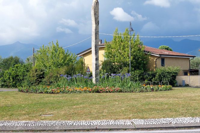 A Pietrasanta iniziati i lavori di sfalcio e piantumazione per l'estate