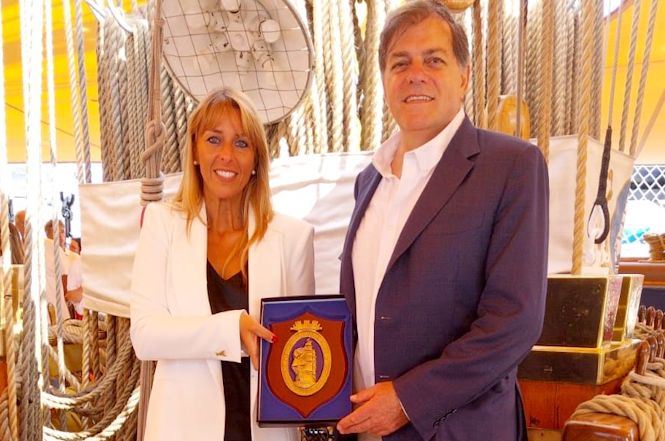 Il Crest della “Vespucci” alla città di Pietrasanta