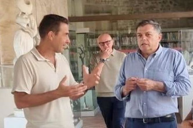 L’Europarlamentare leghista Roberto Vannacci in visita a Pietrasanta
