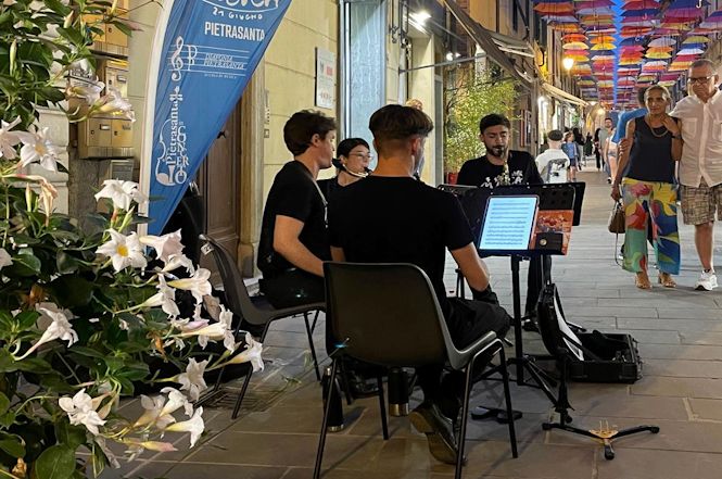 Domani full immersion nella musica tra Tonfano e Valdicastello