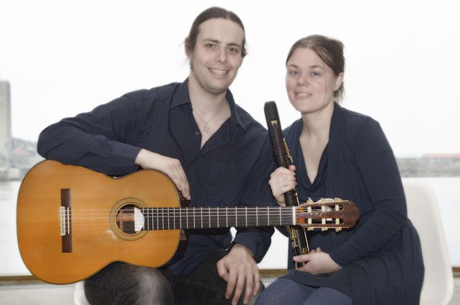 Al "Sant’Antonio" di Tonfano l’esibizione musical-teatrale del duo NIHZ