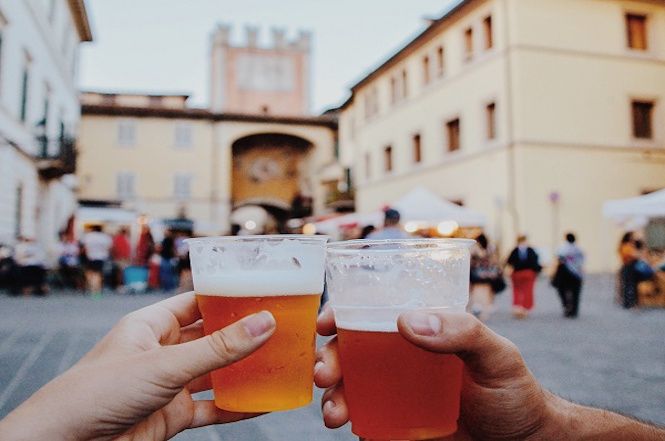 Fine settimana con i boccali di birra artigianale. Nelle piazze di Camaiore