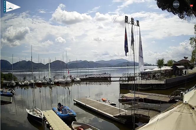 Sospesa l'attività velice sul Lago di Massaciuccoli: "Ponte bloccato"