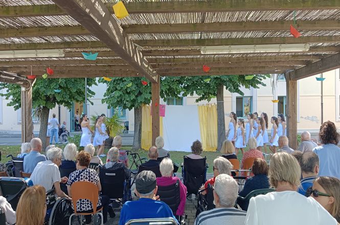 Successo per l'appuntamento con Koinè Danza alla RSA Tabarracci