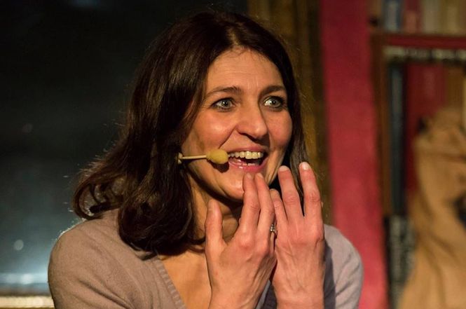 Domani sera in scena Elisabetta Salvatori