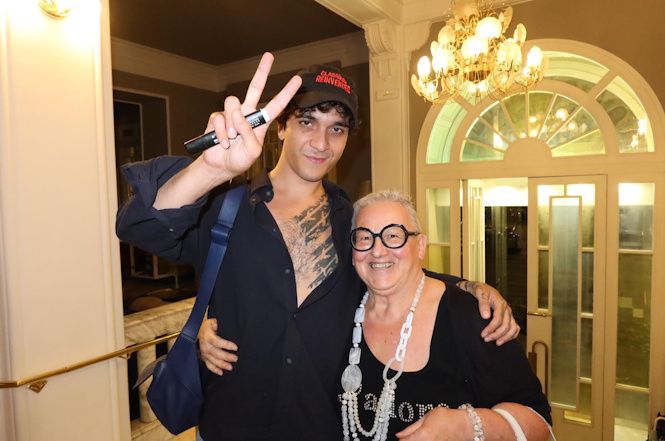Tananai torna all'Esplanade e saluta la mitica Gabriella Petrucci (l'acchiappavip)