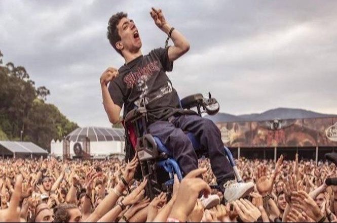 Al Summer Ferstival manca un corridoio accessibile per disabili