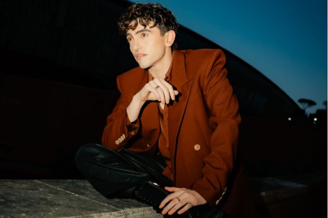 Michele Bravi sul palco della Versiliana  con il suo live “Sotto Voce Tour”