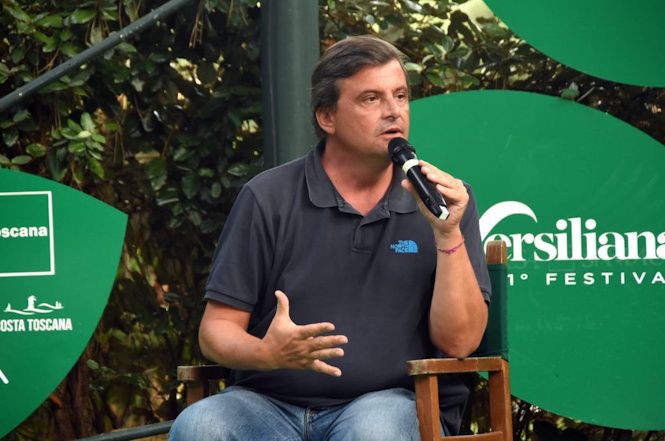 Al Caffè domani pomeriggio Carlo Calenda (segretario di Azione)