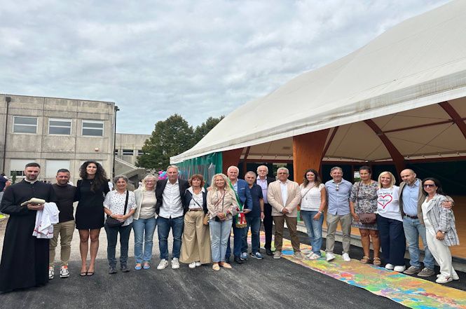 Inaugurata la tensostruttura “Paolo Barsotti” alle Scuole di Capezzano Pianore