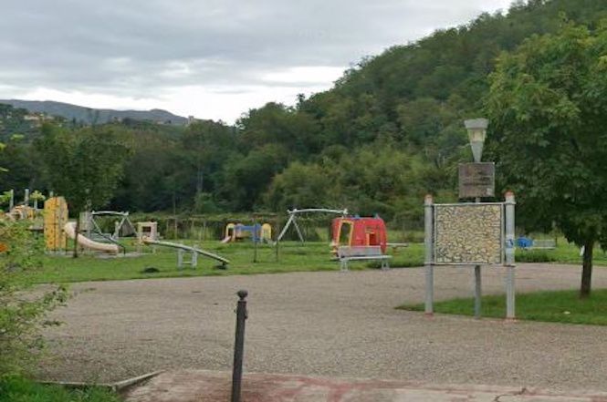 Massarosa, restyling per il parco giochi “Arcobaleno” a Piano di Conca