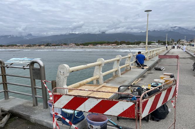 Forte, avviati i lavori di manutenzione straordinaria del parapetto del Pontile