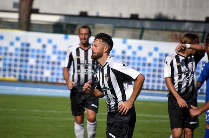 In Serie D Seravezza e Camaiore subiscono rimonte. In Eccellenza il Viareggio espugna Massa!