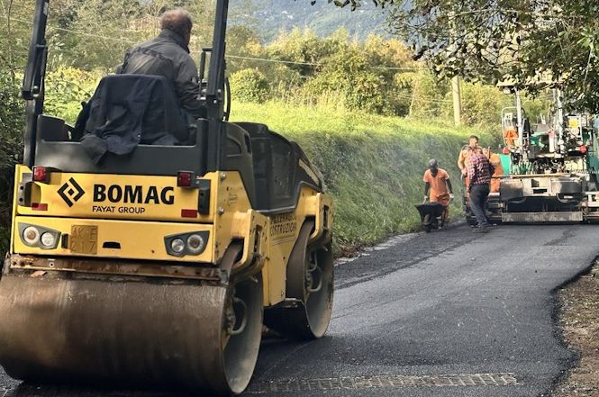 Iniziati i lavori di riasfaltatura di via Fondi alta a Camaiore