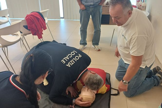 Seravezza, nuovo corso per l'utilizzo del defibrillatore