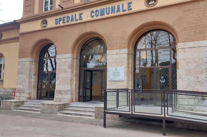 Pietrasanta: per Natale variazione orari di apertura degli uffici comunali