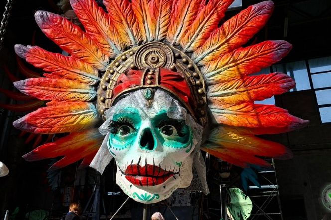 Dal 1 febbraio sfilano sui Viali a Mare i carri allegorici più grandi del mondo