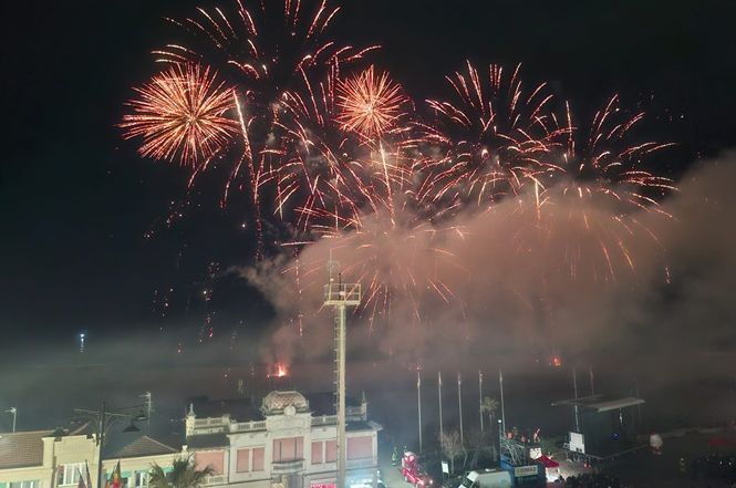 Il primo Corso Mascherato si chiude con lo spettacolo pirotecnico