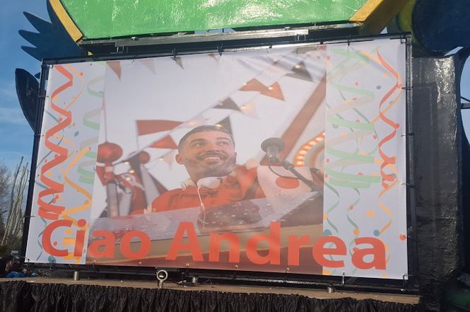 La Cittadella si anima in attesa dell'uscita dei carri, baciati dal sole