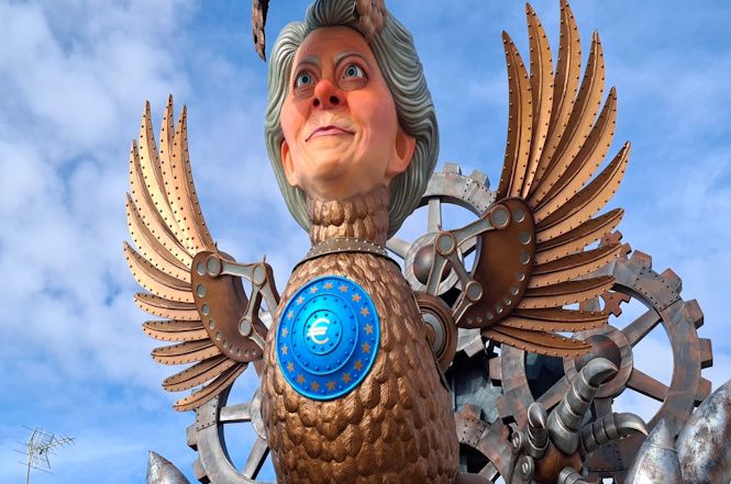 “La gallina delle uova d’oro”: tagliente la satira politica e sociale di Alessandro Avanzini