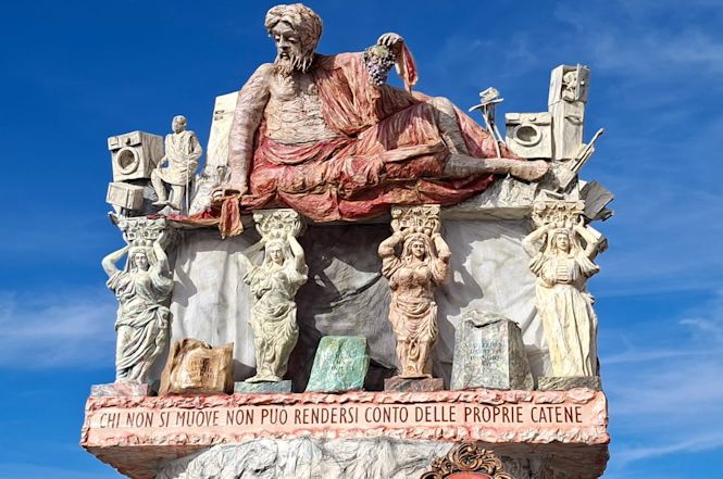 Priscilla Borri apre la seconda categoria: libertà e parità di genere in cartapesta