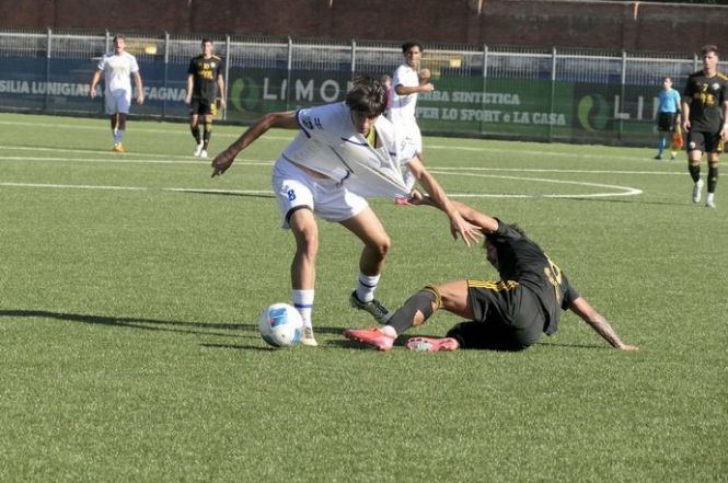 In D il Seravezza fa suo il derby col Camaiore. Non vince più il Viareggio... che manda via l'allenatore Vangioni!