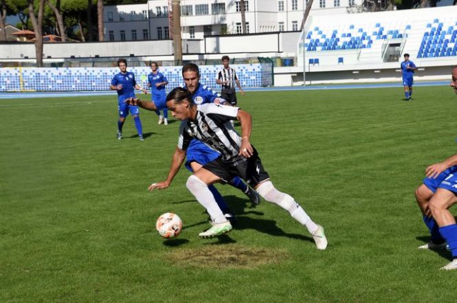 Il Forte vince il derby a Pietrasanta. Solo un pari nella prima di Fiale sulla panchina del Viareggio. Grande successo in rimonta del Real FQ!