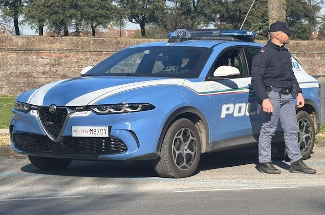 Marocchino rimpatriato dalla Polizia di Lucca