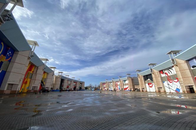 Il sole spazza via le nuvole e gli hangar si aprono per il terzo corso di stasera