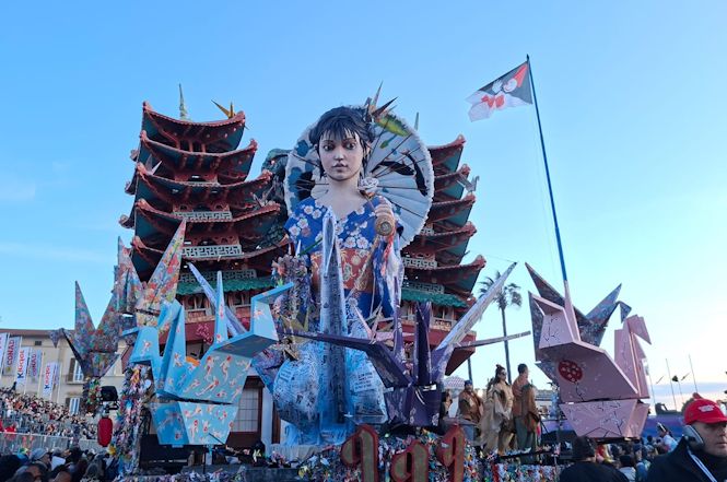 Lombardi e poi Bertozzi aprono il terzo corso che risplende di colori e luci
