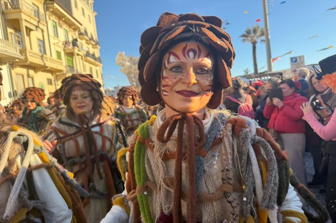 Ma quante maschere, mascherine, trucchi e parrucchi ci sono ?!