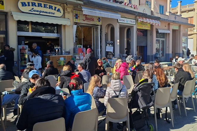 Martedi grasso con sole e tanto vento: ci si aspetta un altro super corso