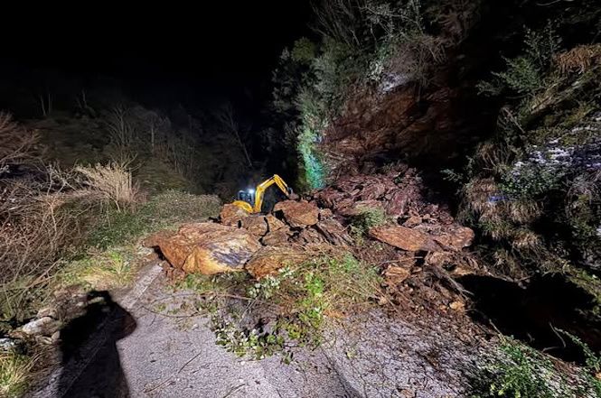 Stazzema: via provinciale 10 di Arni chiusa per frana