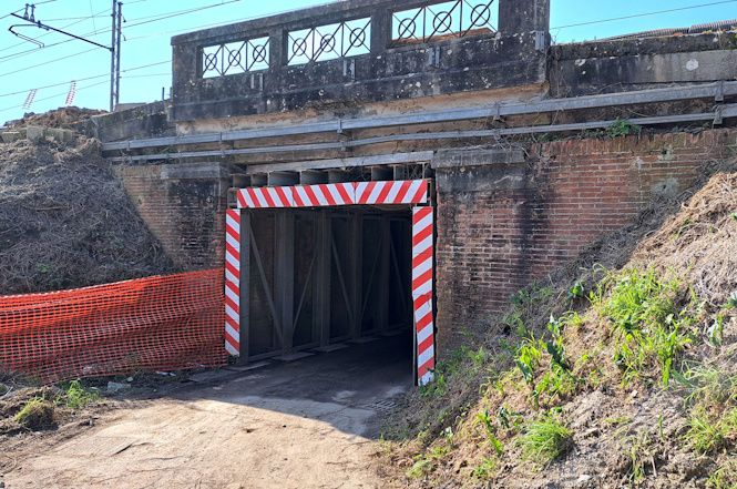Pietrasanta, partiti i lavori sul ponte ferroviario del Baccatoio