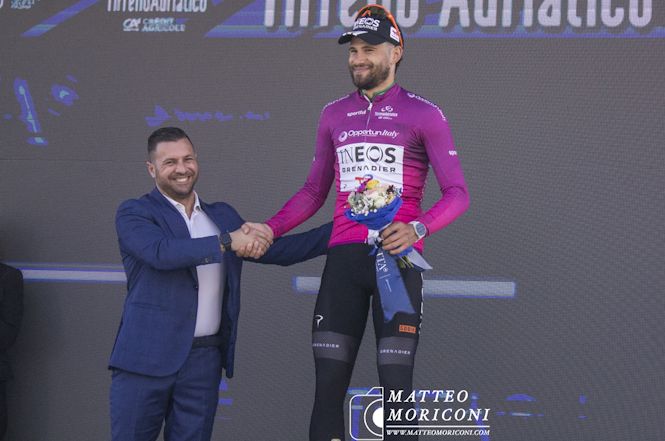 Entusiasmo per la crono di apertura della Tirreno-Adriatico vinta da Filippo Ganna