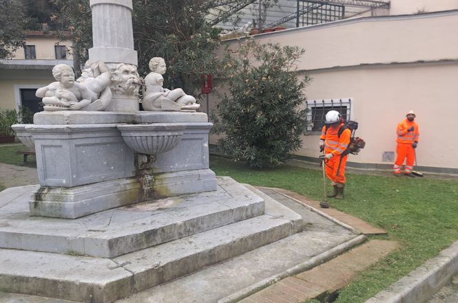 A Seravezza con la primavera arrivano nuovi fiori nelle rotonde e nelle aiuole